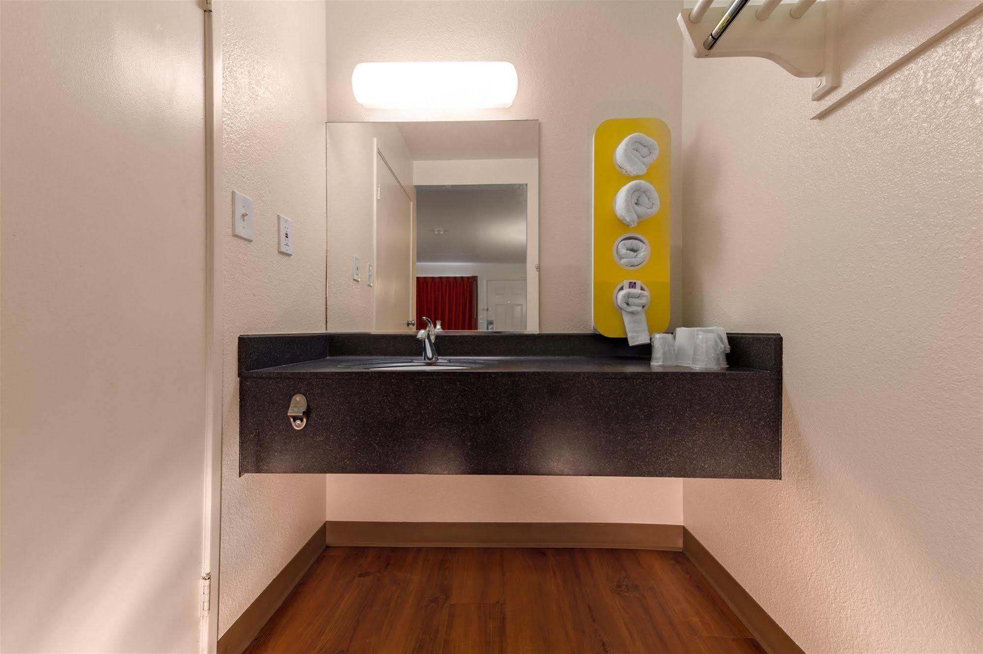 Motel 6-Branford, Ct - New Haven Bagian luar foto